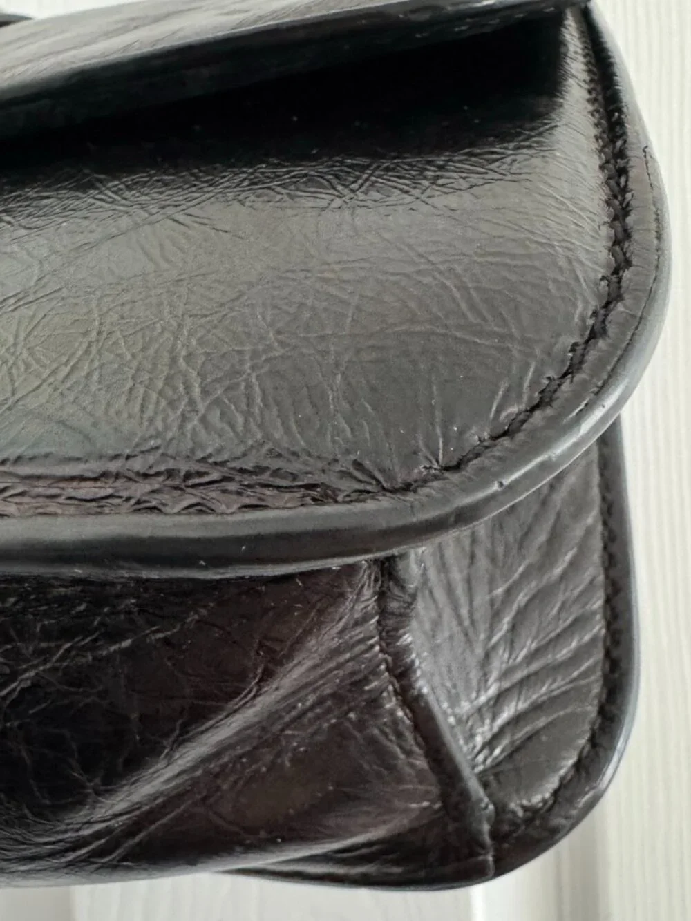 Valentino Garavani Glam Lock Bag in Black - Picture 5 of 9